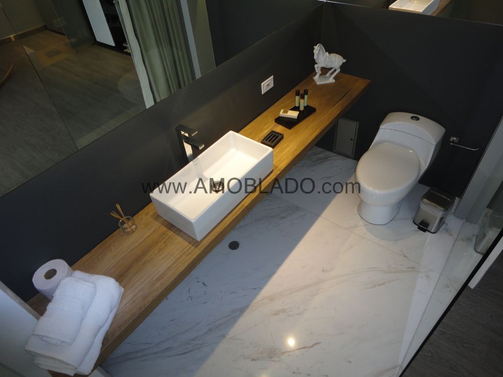 EMAUS – The Grace Hotel
