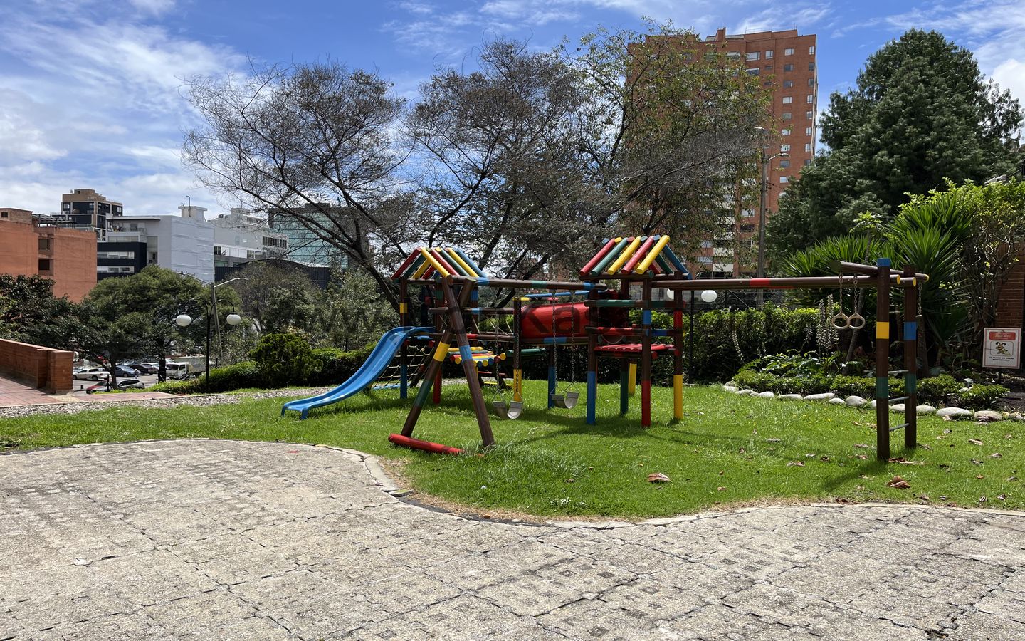 SANTA BARBARA ALTA (USAQUÉN) – Altamonte